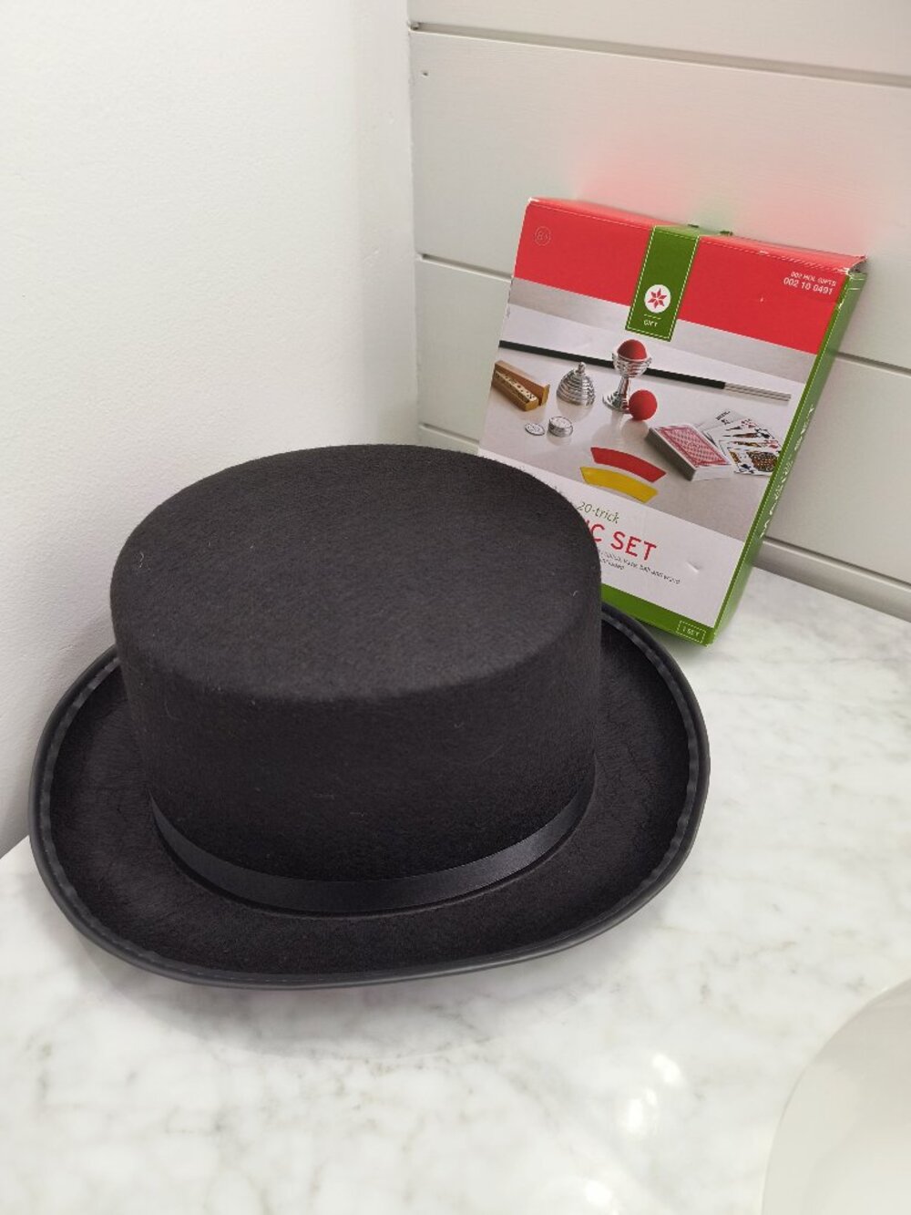 MAGIC SET 20-Trick Set w/Magician's Party Hat - Halloween, Child's Play, Games
